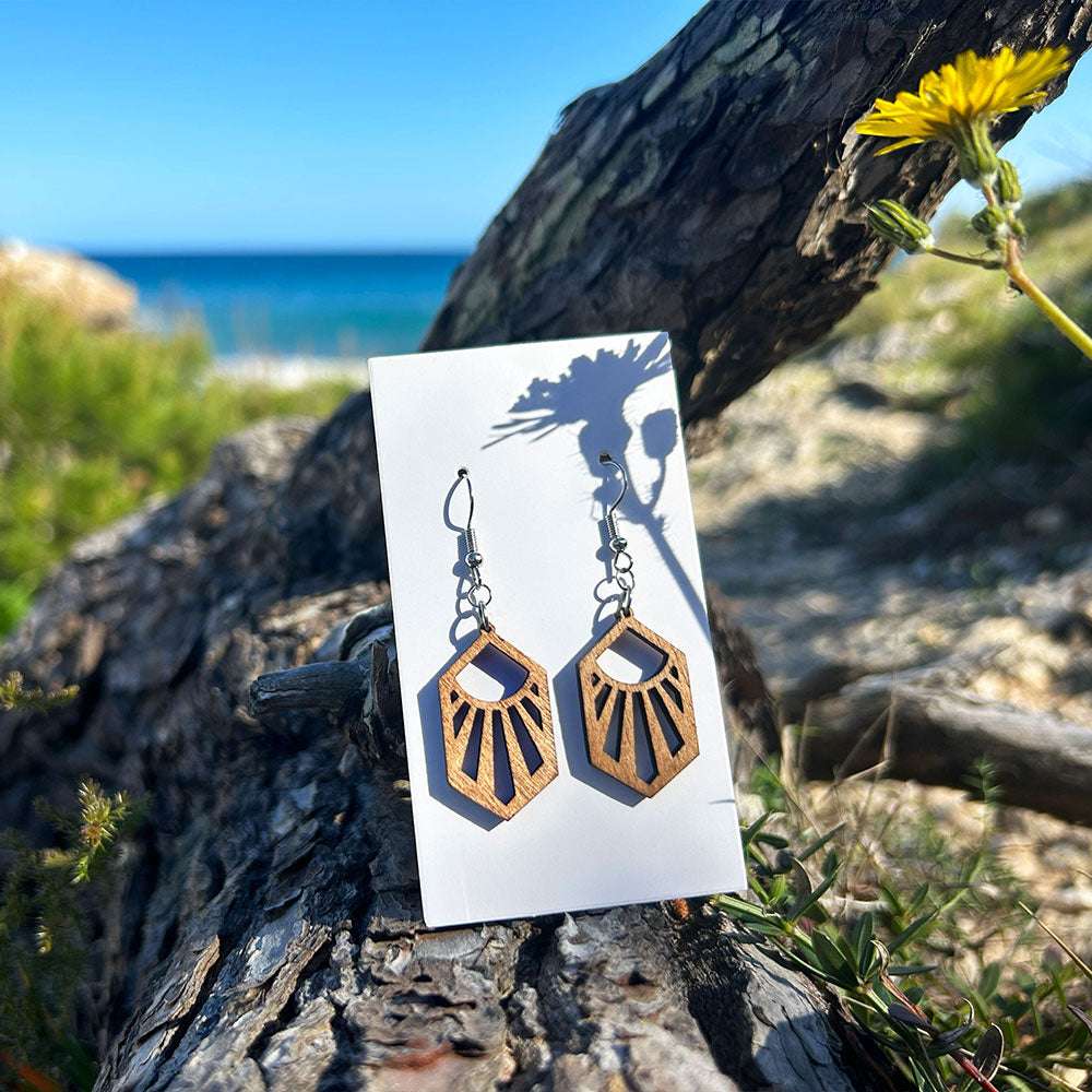 Boucles d’oreilles en bois Cala Major, fait-main par Paola Mallorca