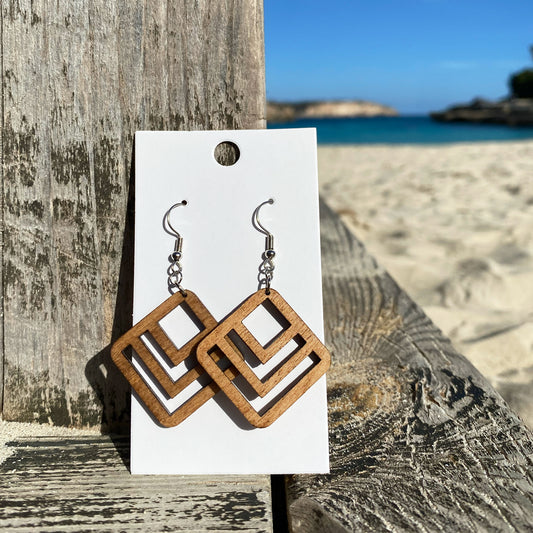 Paire de boucles d’oreilles en bois Cala Clara à Majorque, fait-main par Paola Mallorca