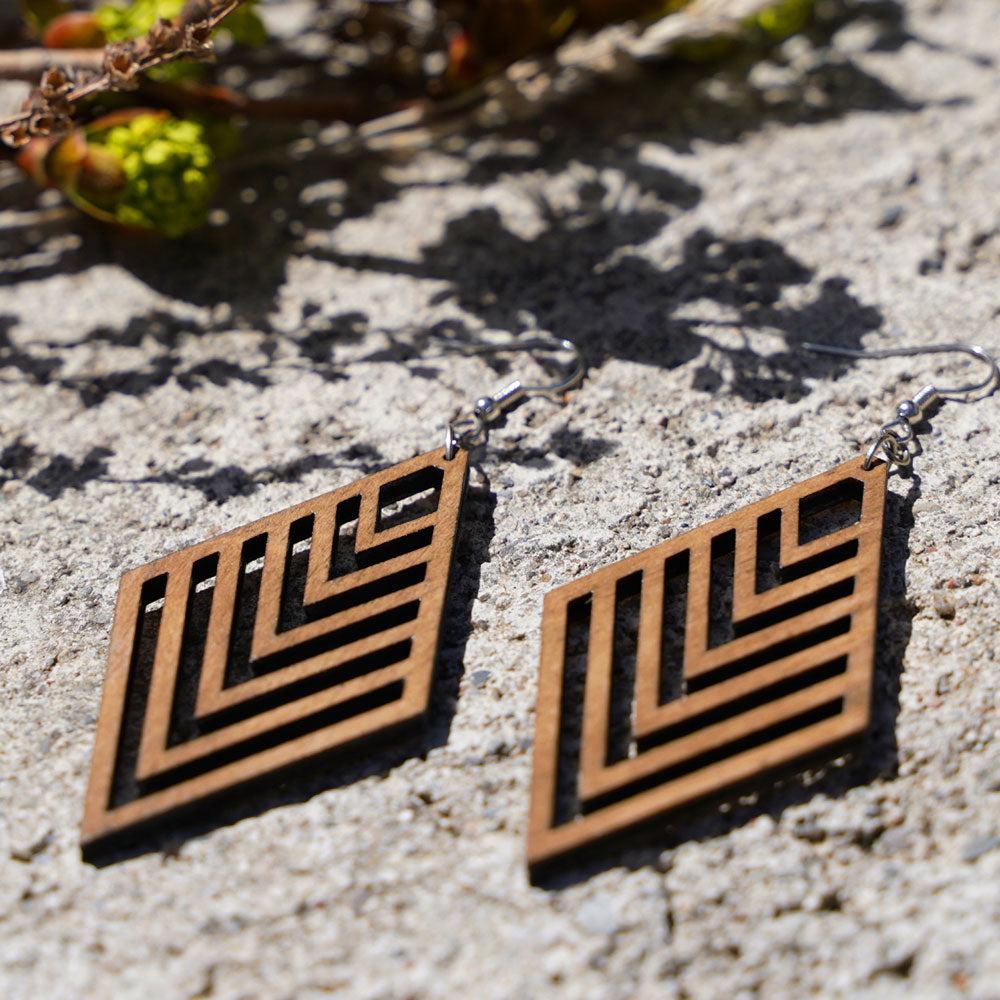 Boucles d’oreilles en bois fait-main Cala Es Trenc, création artisanale Paola Mallorca