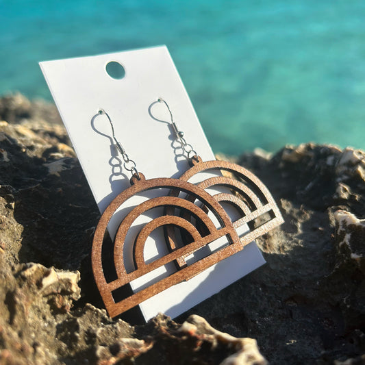 Boucles d’oreilles en bois fait-main Cala Galdana, création artisanale Paola Mallorca