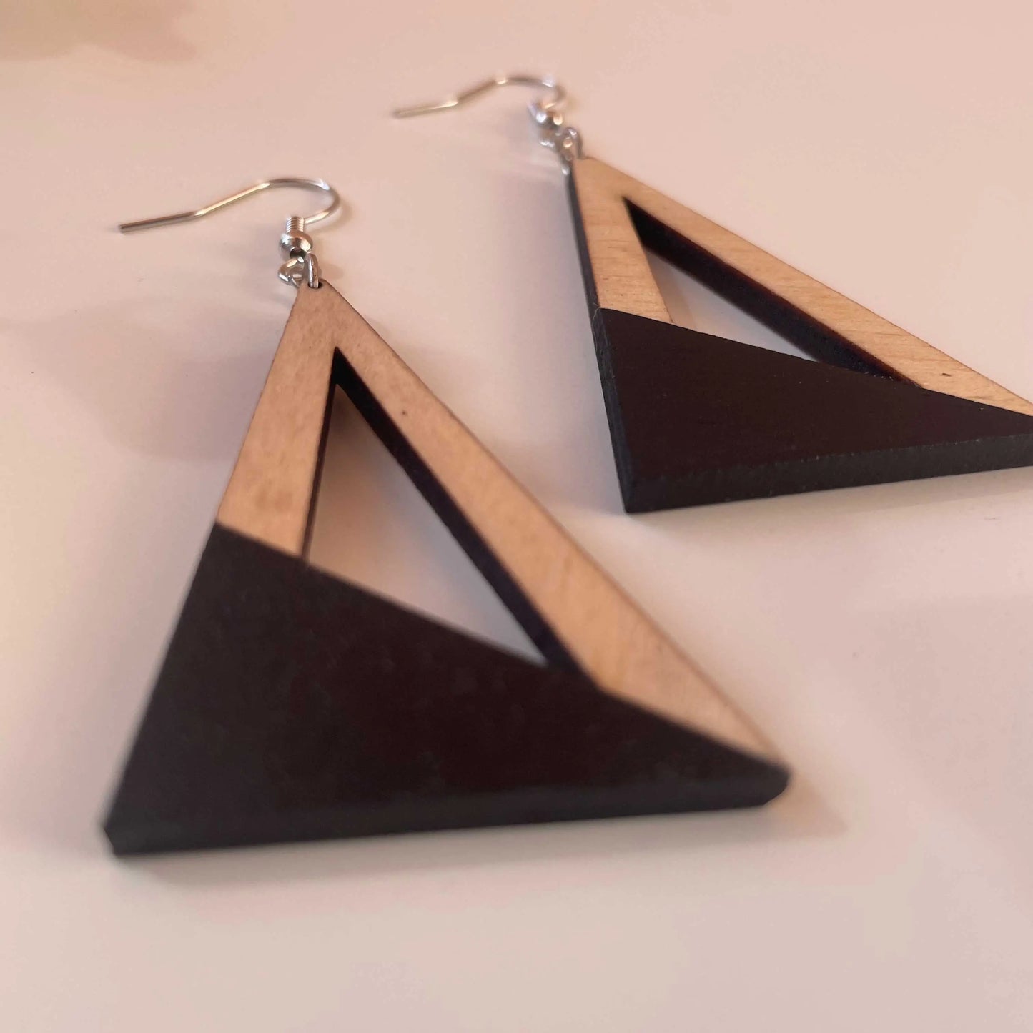 ► Harmonie Géométrique : Boucles d'Oreilles Triangle Bicolore