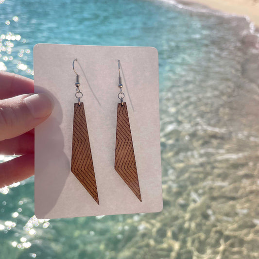 💫 Gravure Délicate : Boucles d'Oreilles Fines en Long avec Motifs