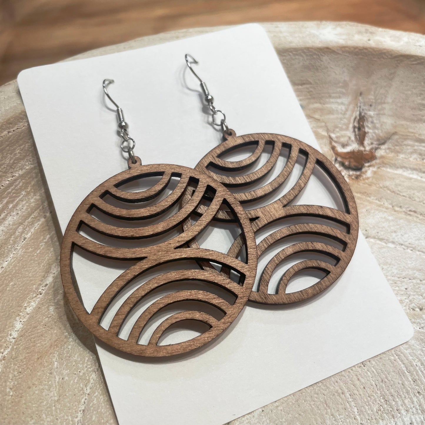 🌕 Harmonie Circulaire : Boucles d'Oreilles Demi-Cercles