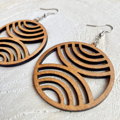 Boucles d’oreilles en bois fait-main Cala Egos, création artisanale Paola Mallorca