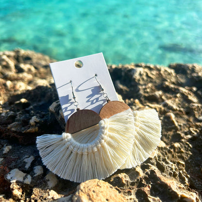 Boucles d’oreilles en bois fait-main Cala Ferrera, création artisanale Paola Mallorca