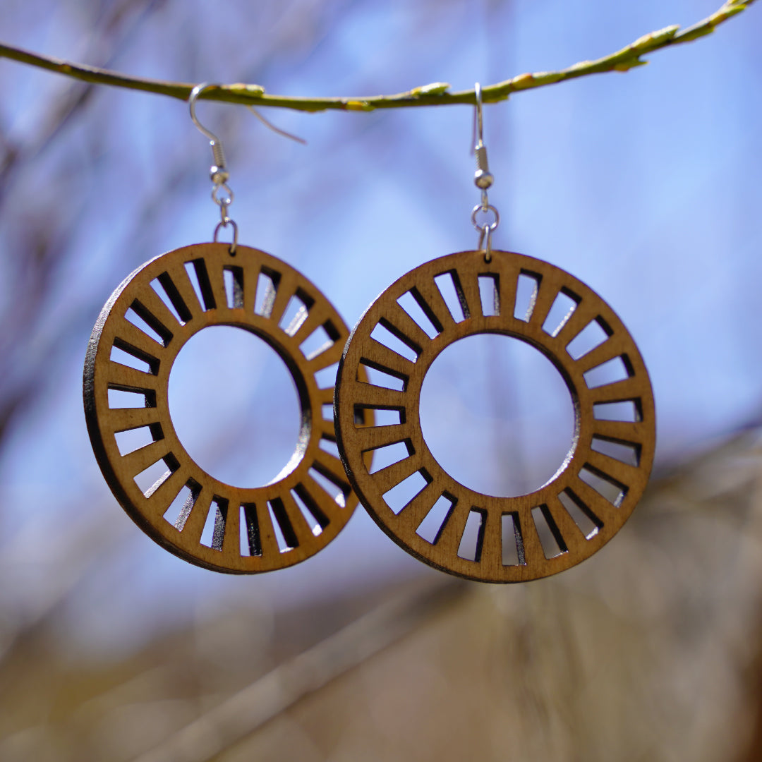 😇 Chaîne Artistique : Boucles d'Oreilles Cercles avec Motifs en Chaîne